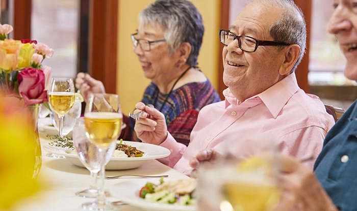 elderly_dinner_hero